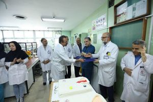 بزرگداشت سالروز حکیم جرجانی و روز علوم آزمایشگاهی در مرکز قلب و عروق شهید رجایی: عکس شماره 6 / 12